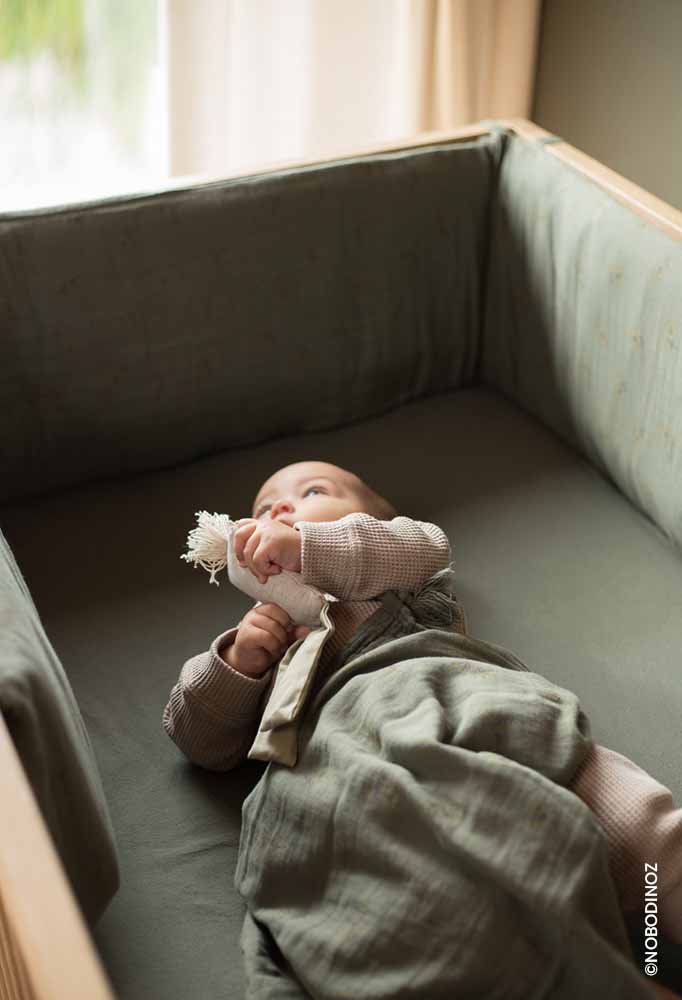 Est-il dangereux d'utiliser un réducteur de lit pour bébé ?