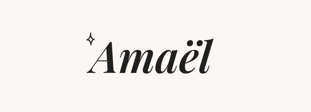Le prénom garçon Amaël écrit de manière élégante, illustrant un exemple de prénom rare pour garçon.
