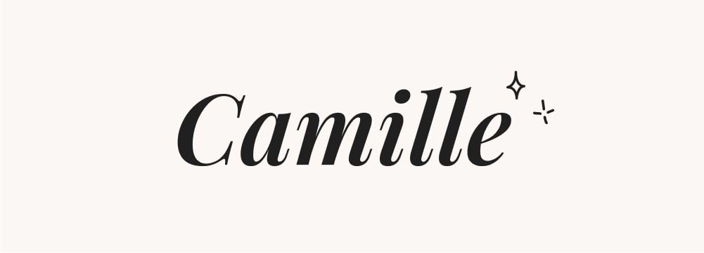 Le prénom Camille en typographie fluide et élégante, représentant un choix populaire et intemporel pour les garçons et les filles. Prénoms mixtes vintage, noms traditionnels, popularité durable.