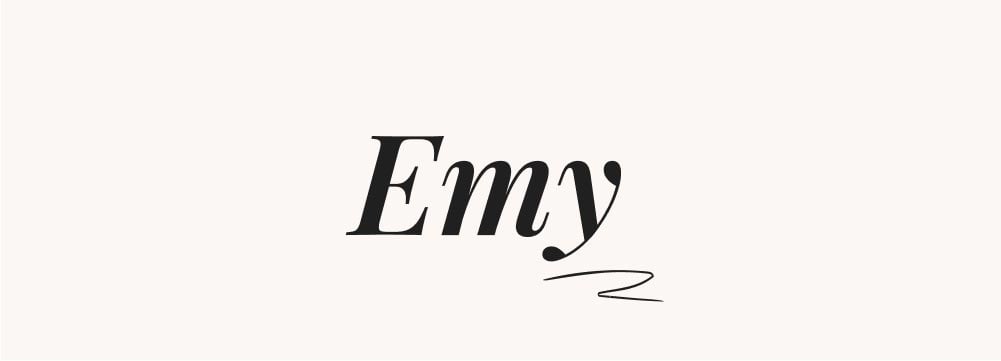 Emy écrit avec une touche de créativité, idéal pour ceux qui cherchent un prénom court mais expressif pour fille.