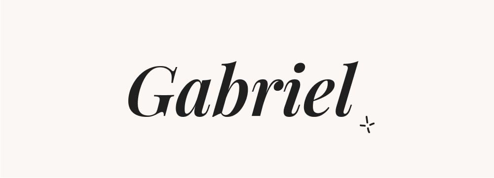 Prénom le plus donné Gabriel, typographie du prénom Gabriel avec une virgule décorative, sélectionné comme prénom garçon tendance pour 2024