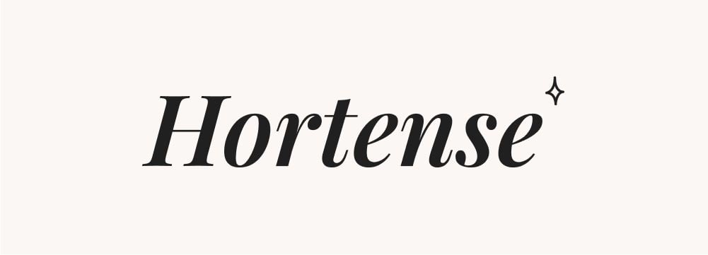 Le prénom Hortense en typographie noire sur fond blanc, reflétant un style vintage et raffiné, prénoms historiques pour filles, noms du 19e siècle, tendances rétro en 2024.