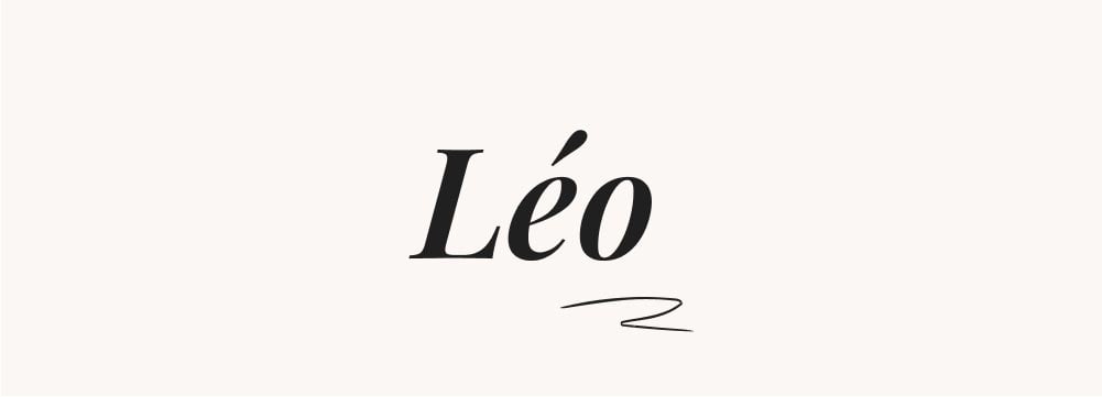 Léo est présenté en caractères modernes, parfait pour un prénom de garçon court et tendance.