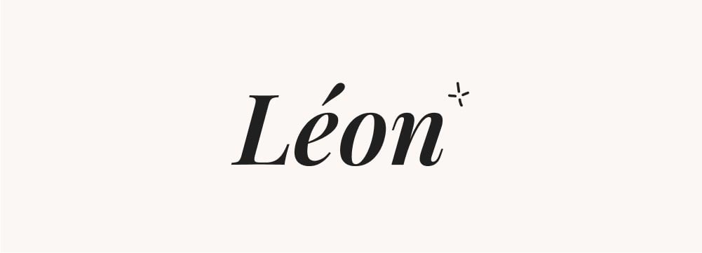  Léon est présenté en typographie classique, un choix idéal pour un prénom de garçon court et intemporel.