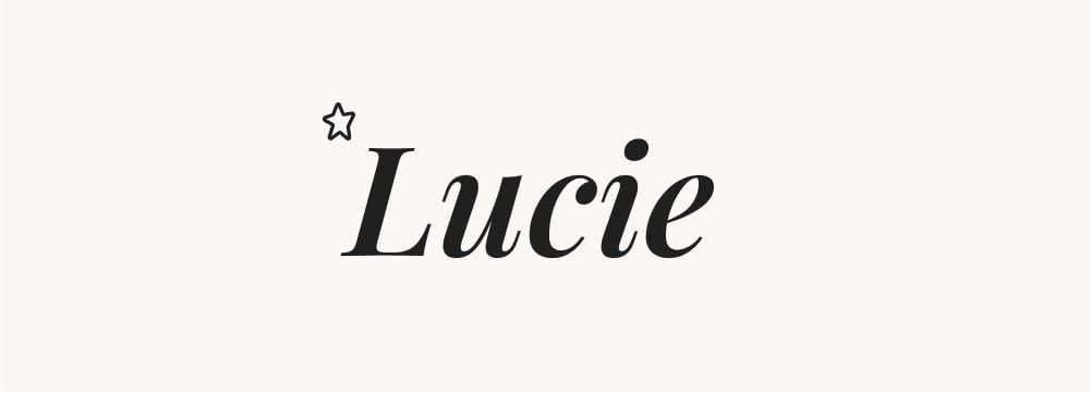 Le prénom Lucie affiché en noir sur un fond uni, capturant la lumière et la pureté des prénoms classiques,  prénoms lumineux, noms féminins du siècle dernier, élégance intemporelle