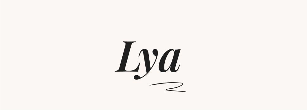 Présentation du prénom Lya en lettres fines et stylisées. Idéal pour rechercher des prénoms courts, originaux et sophistiqués pour filles.