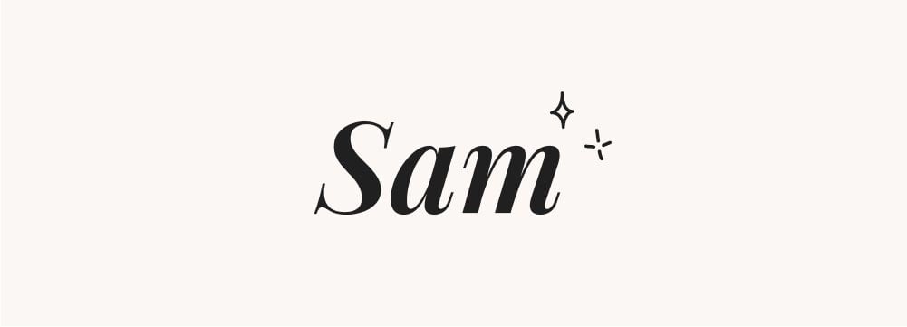 Sam est écrit en lettres audacieuses, un excellent choix pour un prénom de garçon court de trois lettres.