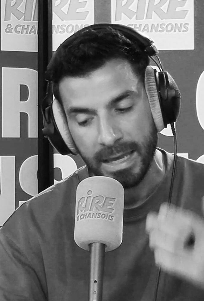 Guillaume Fosko interview radio rire conseils papa, blague drole, humour parentalité, micro, casque, éducation enfant.