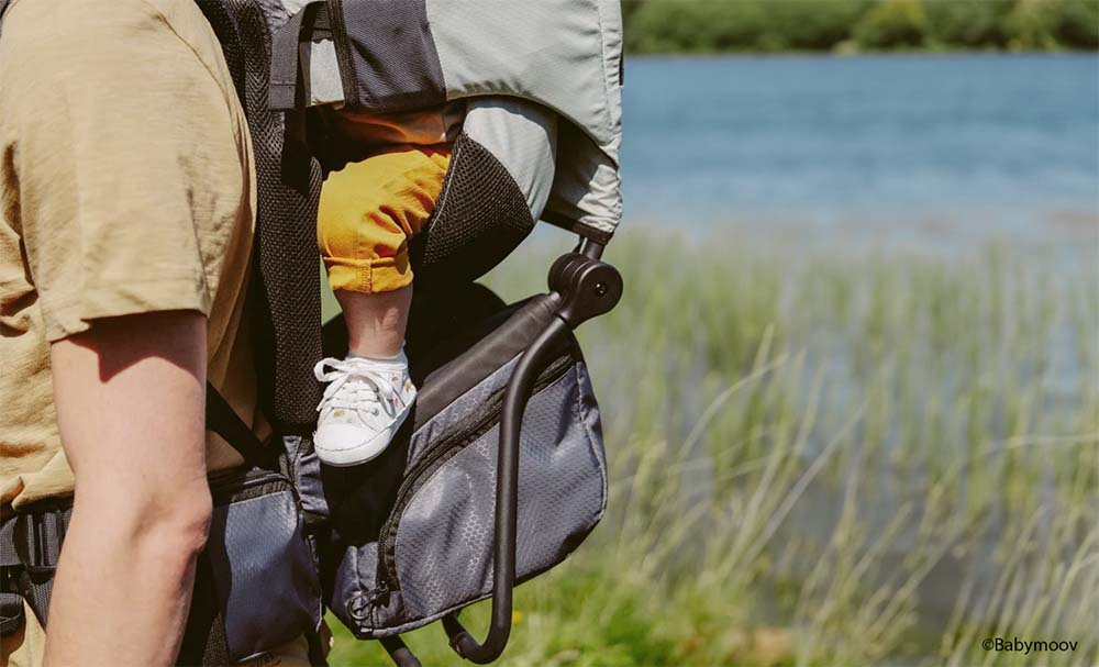 Moov and Hike, meilleur porte-bébé randonnée choisir pour un confort optimal, parfait pour une randonnée avec bébé dans la nature, idéal pour les balades en forêt.