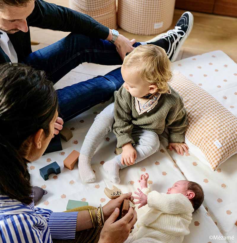 solutions tensions couple nouveaux parents, retrouver harmonie relationnelle après accouchement, impact parentalité sur amour, conseils pour une meilleure entente conjugale post-bébé.